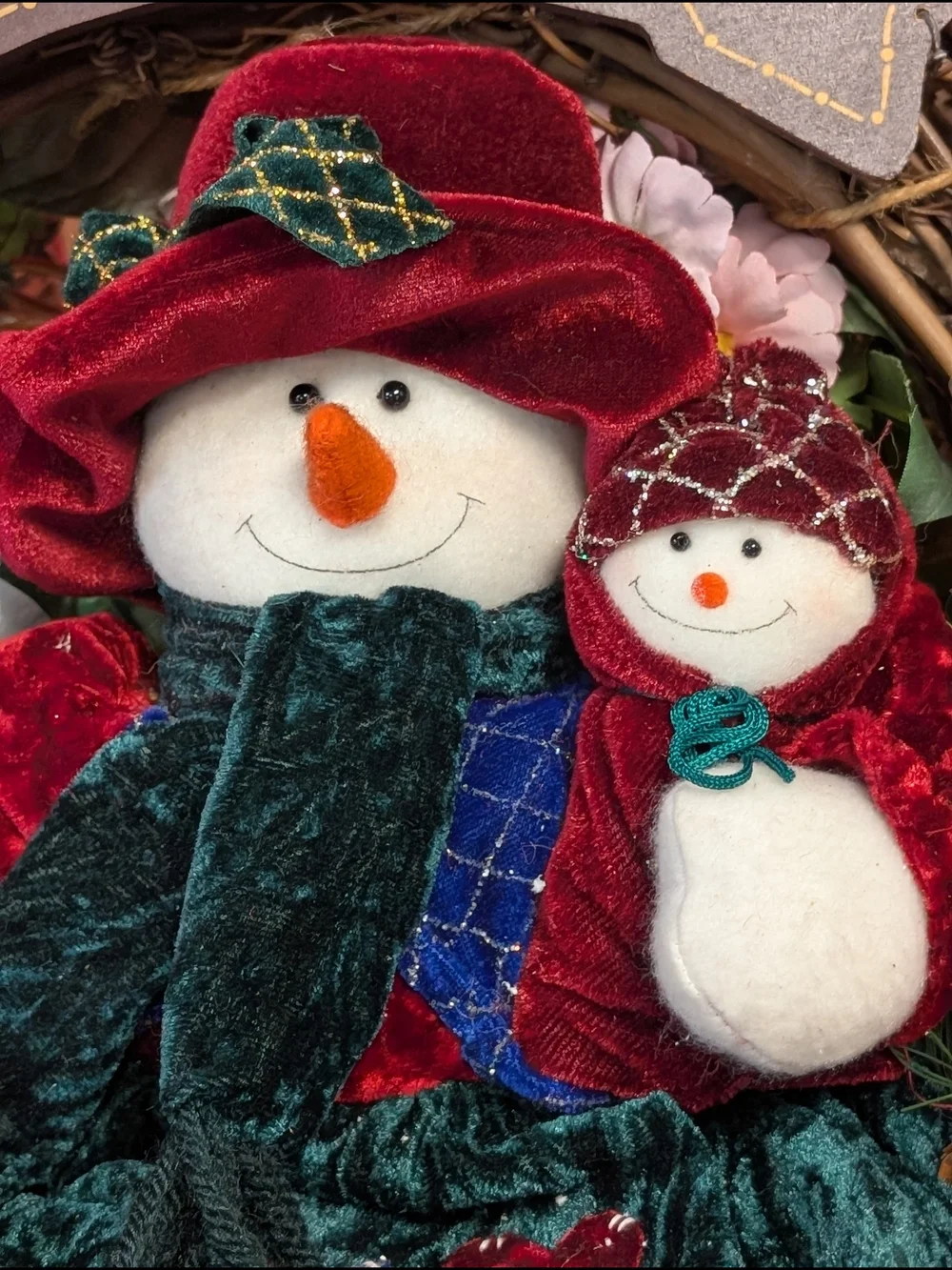 Red & Green Velvet Snowman 'Let It Snow' Wreath